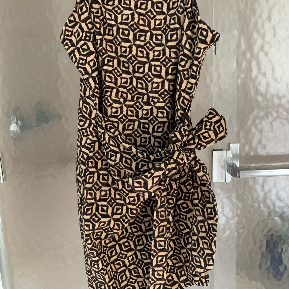 Urban Outfitters geometric mini